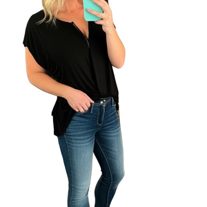 Old Navy Relaxed Fit Plus Short Sleeve T-Shirt w Faux Leather Trim Around Neck